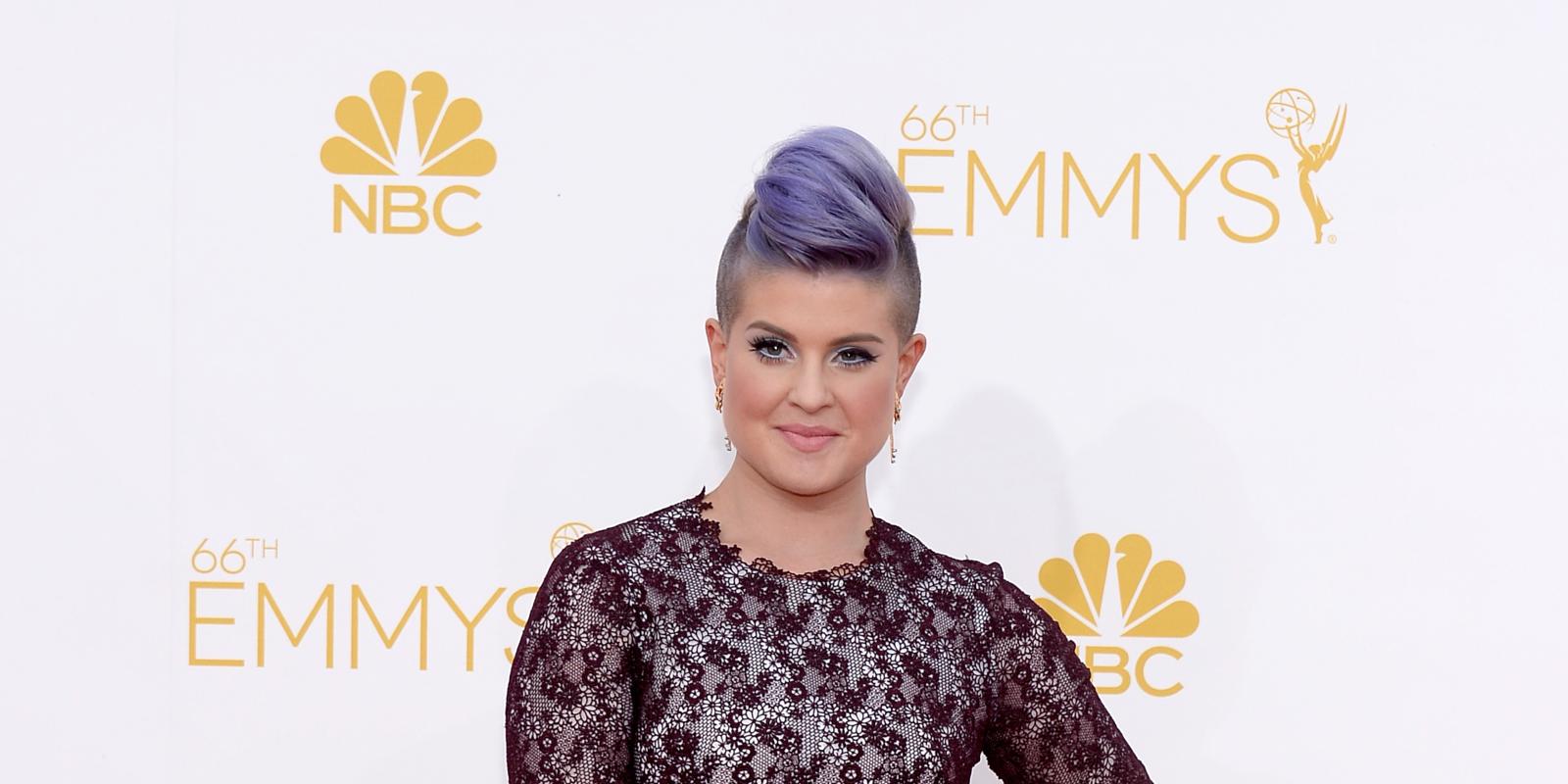 Kelly collapses on fashion police Kelly collapses on fashion police