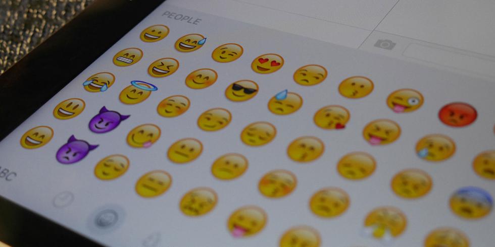 7 unexpectedly cool things you can do with emoji beyond texting your they see me rollin they hatin emoji