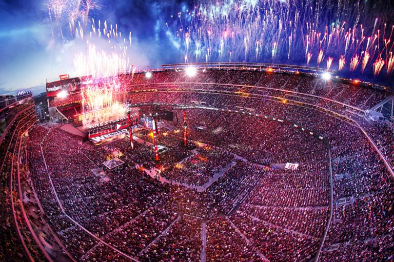 http://digitalspyuk.cdnds.net/15/41/768x511/gallery_wrestlemania-31-stadium-shot.jpg