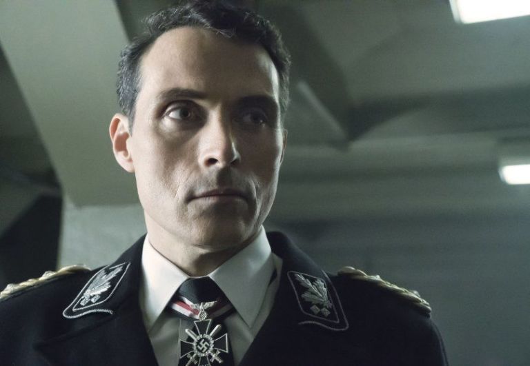 gallery-1452615102-tv-the-man-in-the-high-castle-rufus-sewell-01.jpg