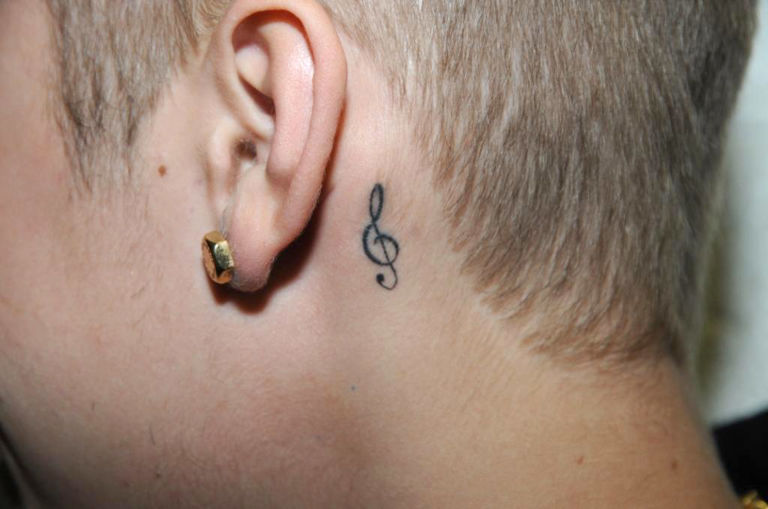 24 of justin bieber u0027s tattoos explained in slightly creepy detail 24 of justin bieber u0027s tattoos explained in slightly creepy detail