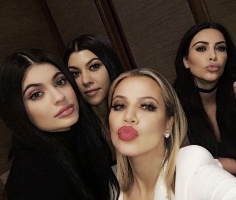 Khloe Kardashian pout selfie