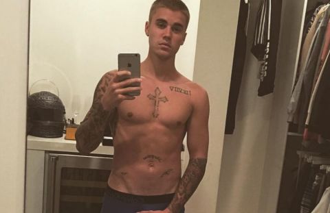 Justin Bieber crotch grab