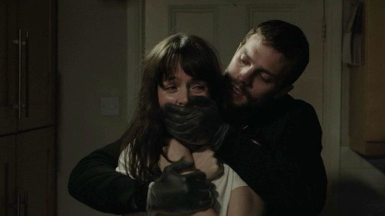 Rose Stagg and Paul Spector in The Fall s03e01