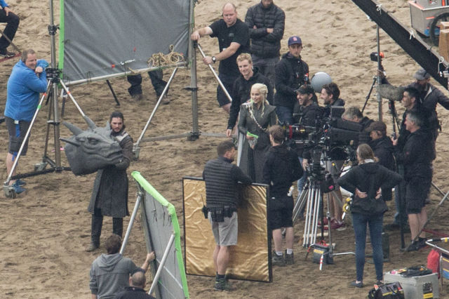 Game of Thrones, set filming, Emilia Clarke and Kit Harington