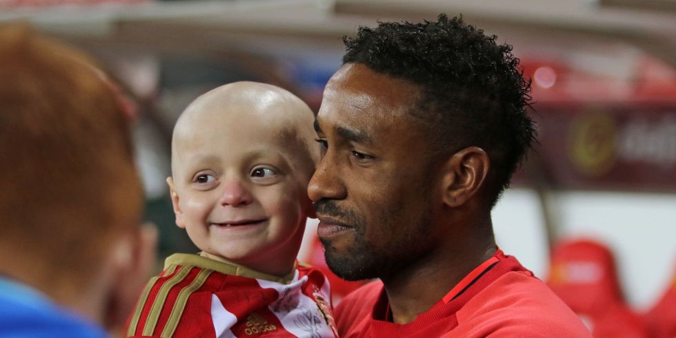 Bradley Lowery with Sunderland striker Jermain Defoe
