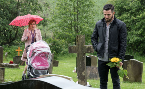 Laurel Thomas and Ross Barton talk at the graveyard in Emmerdale
