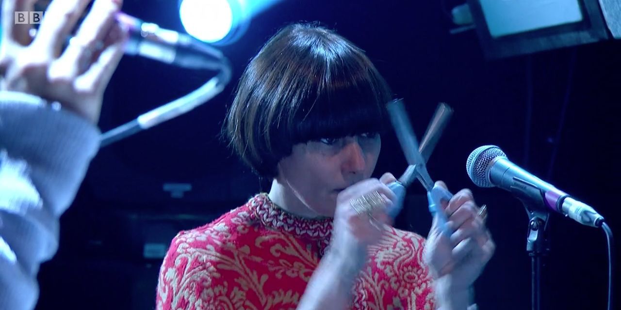 Noel Gallagher introduces his scissor player to the world on Later