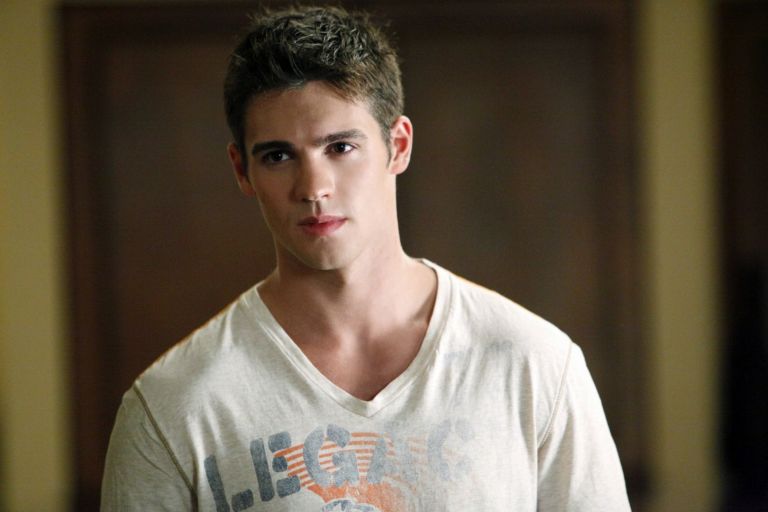 Steven R McQueen as Jeremy Gilbert in The Vampire Diaries