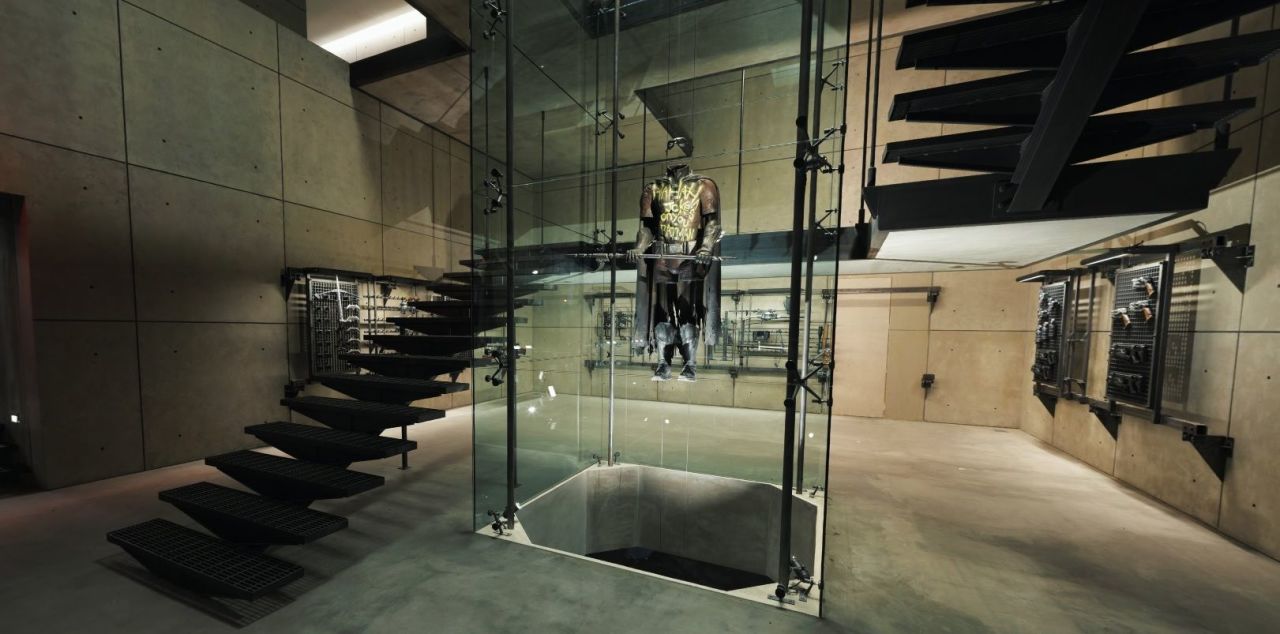 gallery-1459076728-batcave-google-maps-robin-suit.jpg